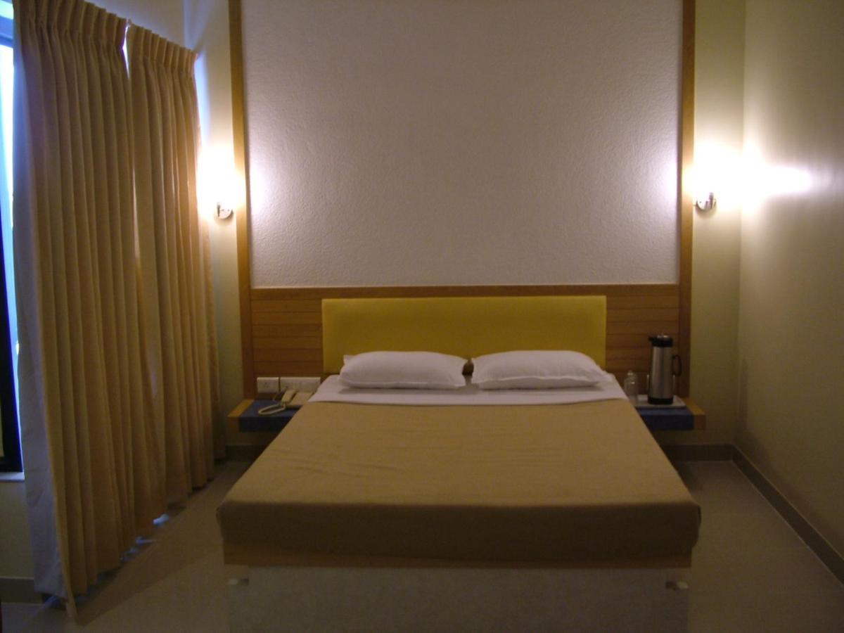 Hotel City Park, Solapur Extérieur photo