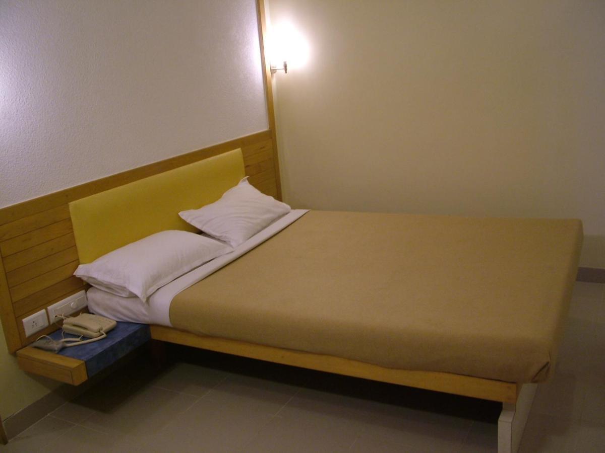 Hotel City Park, Solapur Extérieur photo